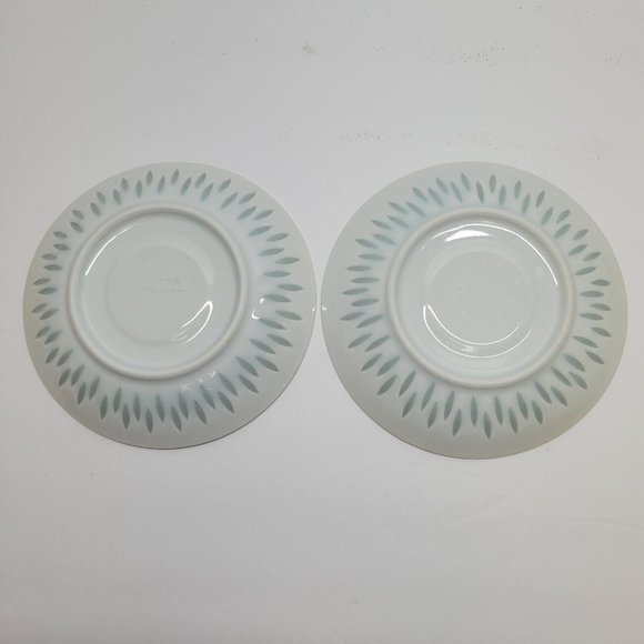 Lot of 4 Arabia of Finland 2 Cup 2 Saucers Vintage White Rice (Grains) Porcelain - Picture 4 of 7